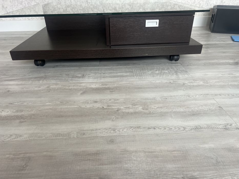 Продам стол журнальный