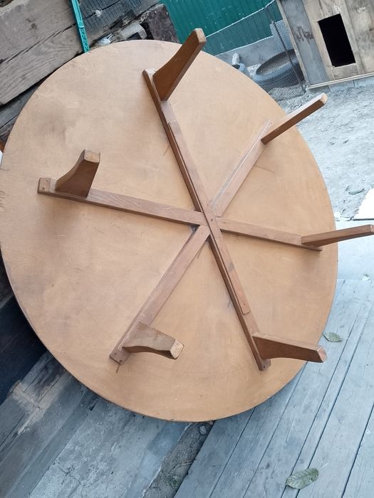 Продам Круглый стол