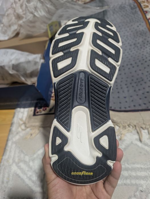 Продам кроссовки Skechers GoRun
