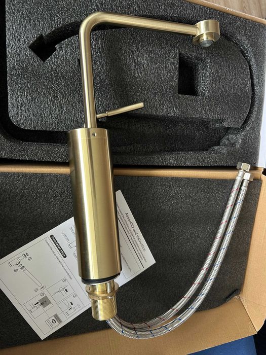 Луксозен златен смесител и месингов сифон за мивка – комплект