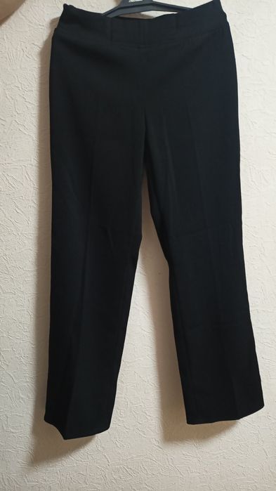 Новые, чёрные брюки, утеплённые.