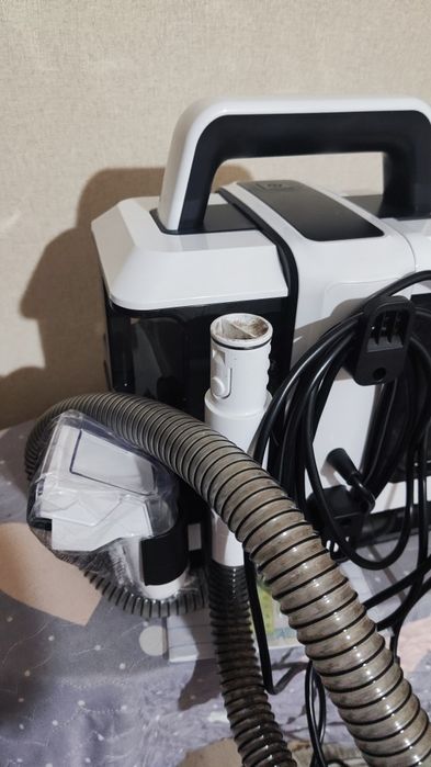 Продается пылесос для мебели моющий.