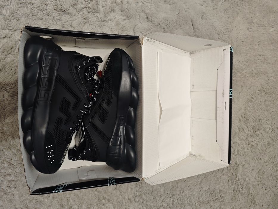 Versace chain reaction