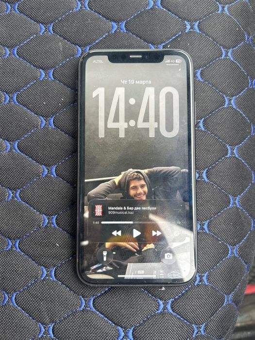 Продам Айфон 11