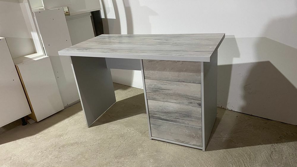 Столы компьютерные, письменные.