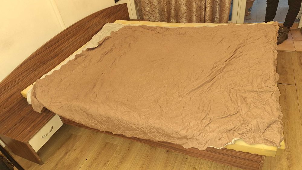 Подарявам  легло, бюро и скрин