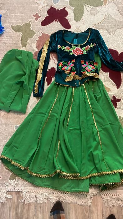 Продам костюмы танцевальные