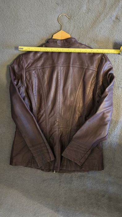 Кожено яке в лилаво