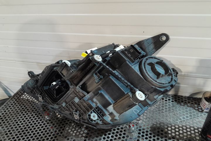 FAR DREAPTA  A1679068607 MX1253 Mercedes-Benz GLE a 2-a generatie (W1