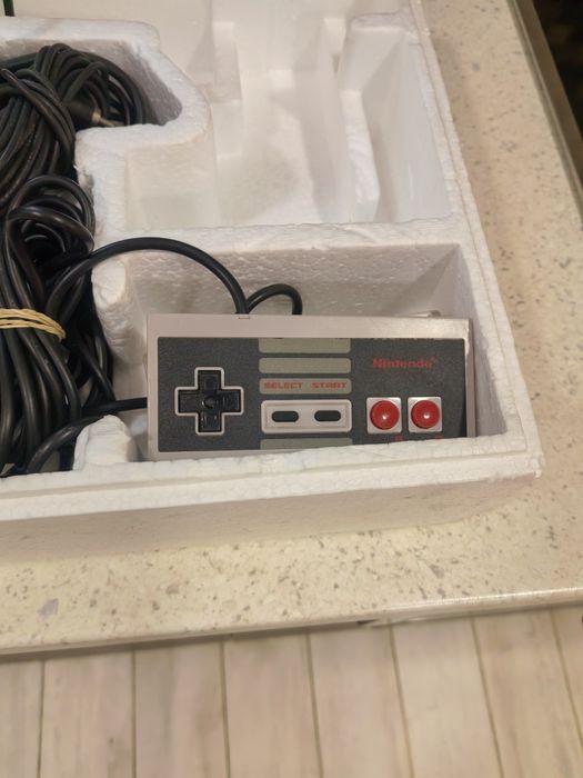 Vând Nintendo nes original în cutie