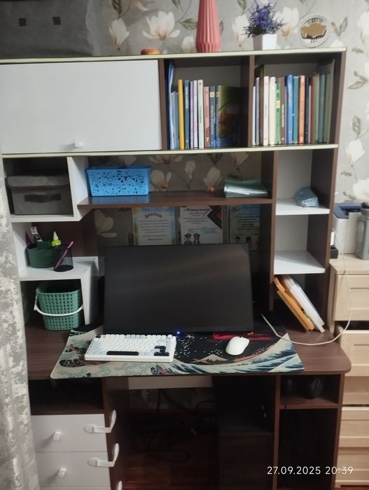 Продам стол для учебы