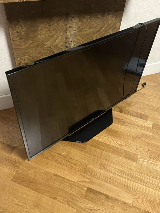 Продам Телевизор LG , нужен ремонт