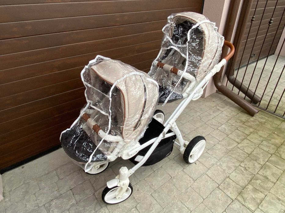 Carucior Gemeni 6 in 1 Landourile sunt așezate unul în spatele celuila