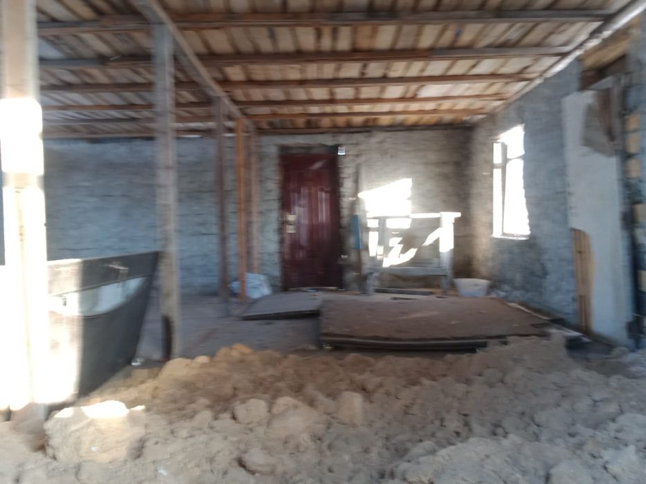 Участок с домом недостроенный