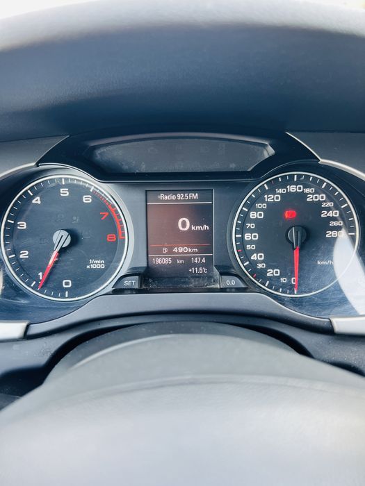 Vând Audi A4 B8 2012 Albastru 160cp