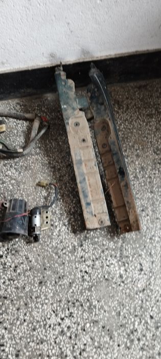 Продавам скутер пежо на части.