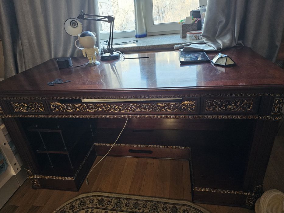 Продам стол массив