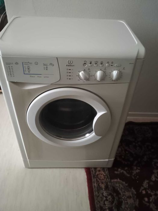 Mașină de spălat Indesit – stare bună, mai multe programe