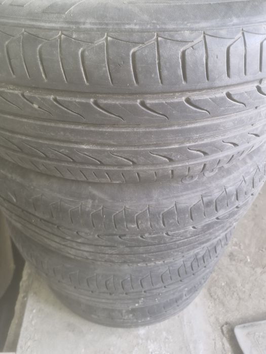 Продам комплект летних шин
