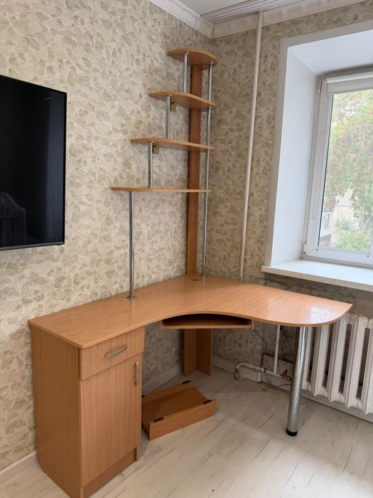 Продам компьютерный стол