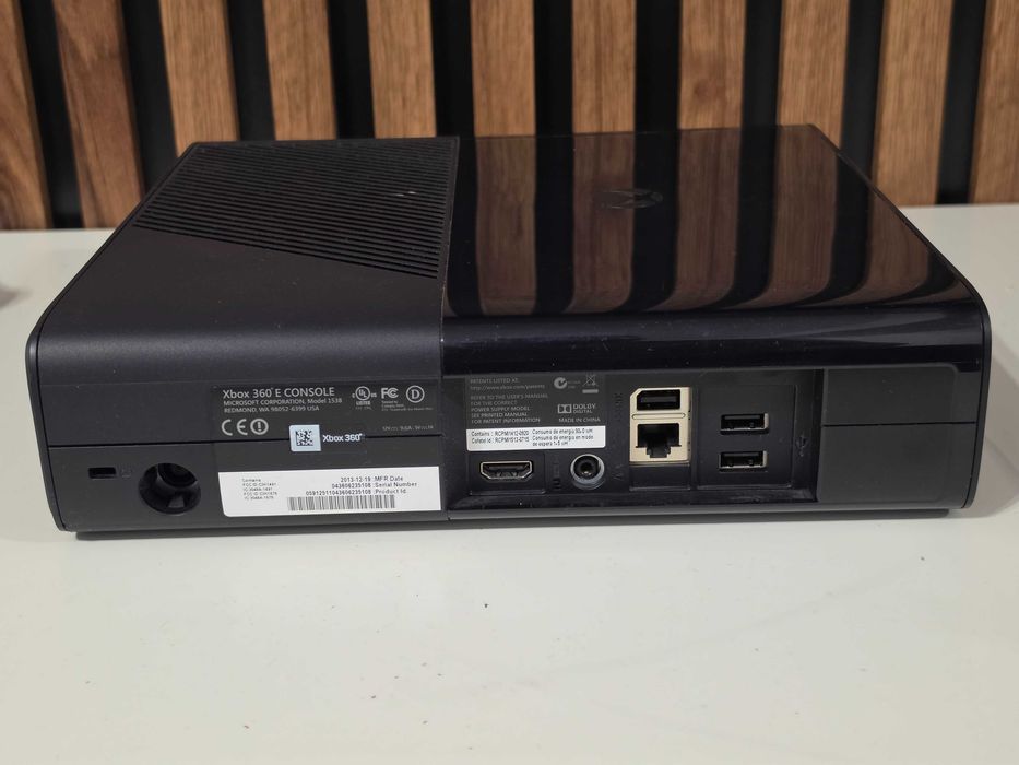 Xbox 360 E 320GB complet