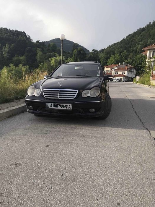 Продавам Мерцедес ц320