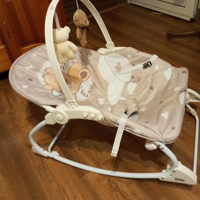 Продавам шезлонг люлка