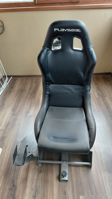 Волан logitech с педали и седалка playseat