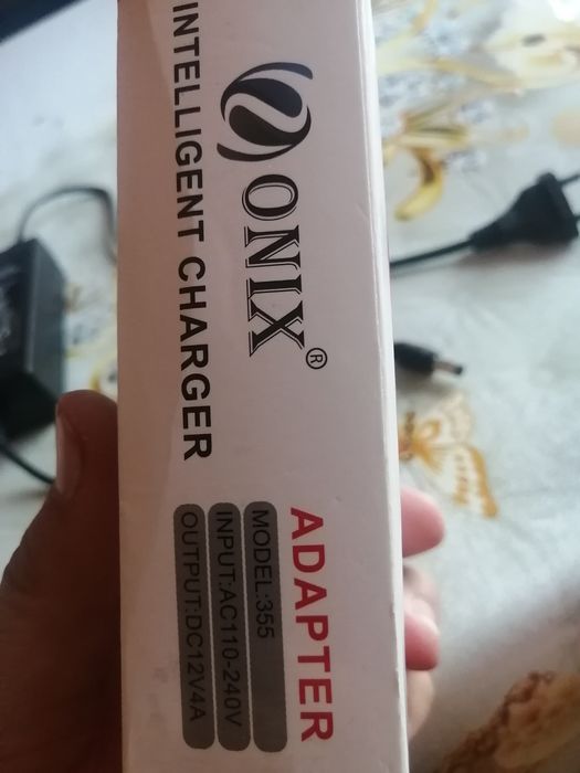 Адаптер зарядка.