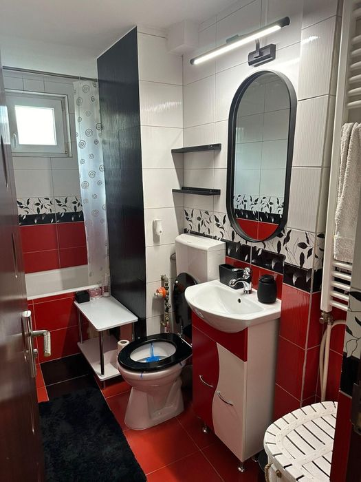 Ofer spre închiriere apartament cu 2 camere