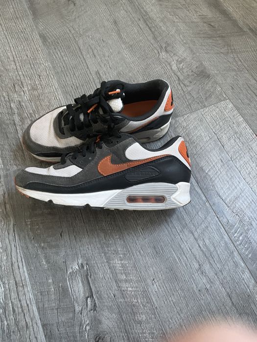 Nike Air Max 90.