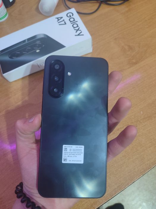 Продам самсунг а17