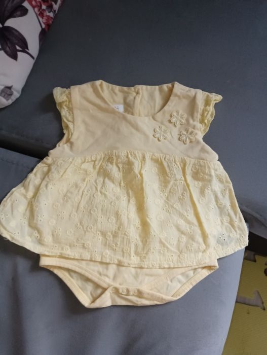 Бебешка жълта боди рокля.