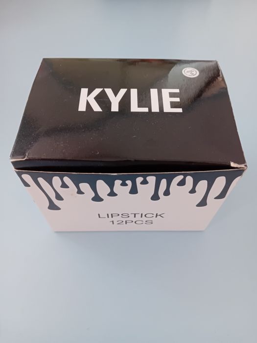 Set rujuri Kylie si Nars