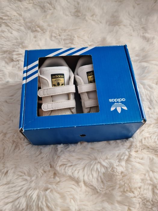 Încălțăminte adidas mărimea 19