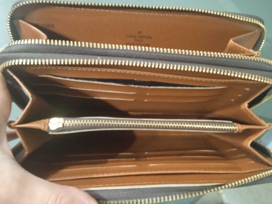 Чанта /портмоне/ Louis Vuitton, оригинална