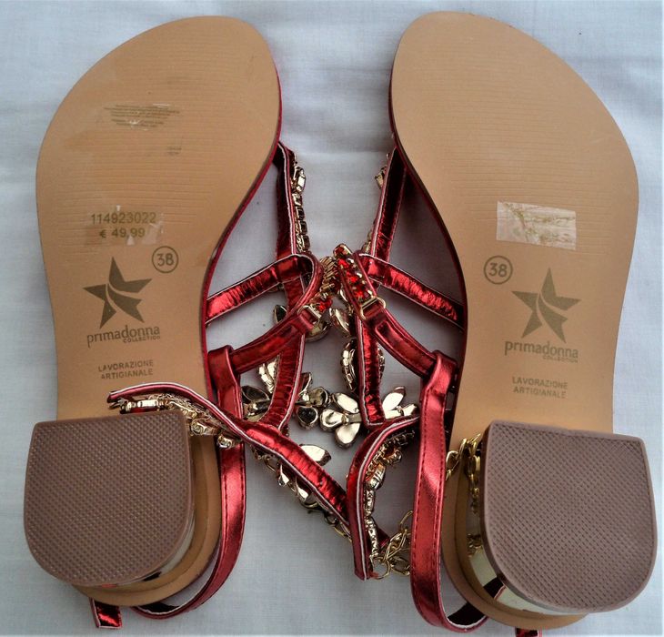 Sandale plate cu ornamente roșii Primadonna