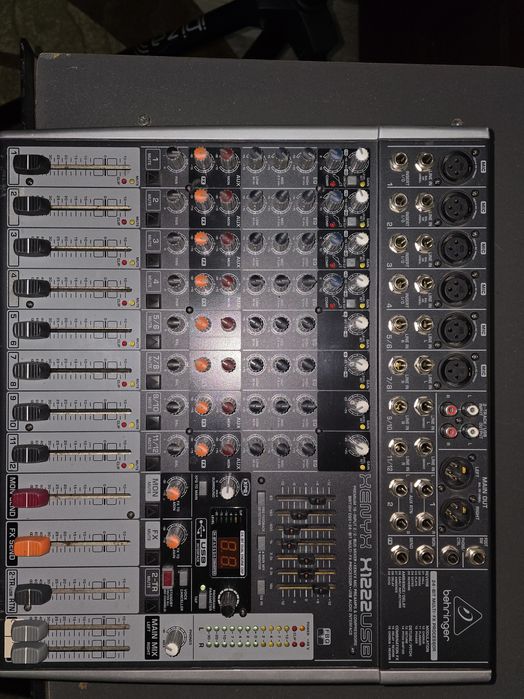Vând boxe Behringer si mixer