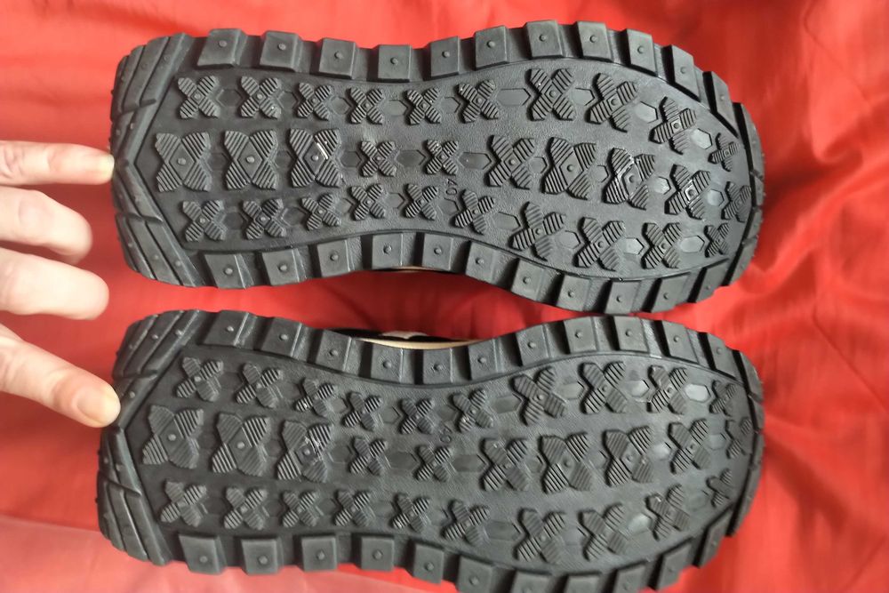 НАМАЛЕНИ - Модни черни и бежови маратонки