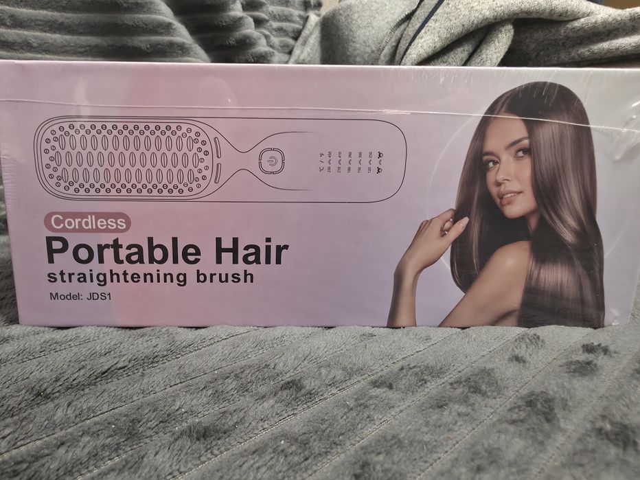 Perie pentru îndreptat parul fără fir, noua, sigilata