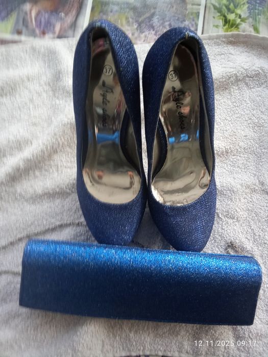 Pantofi cu toc inalt