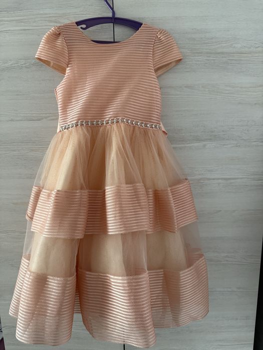 Продам детские платья