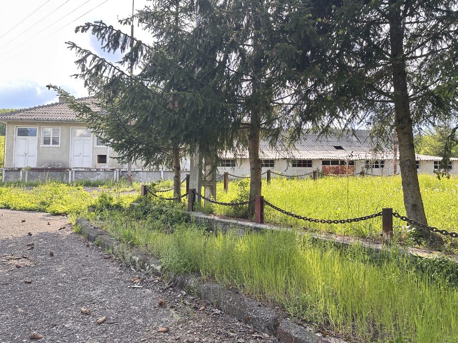 Proprietate premium 11,5 ha-teren intravilan si constructii