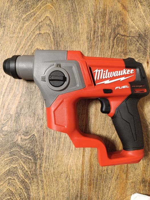 Milwaukee m12 перфоратор!