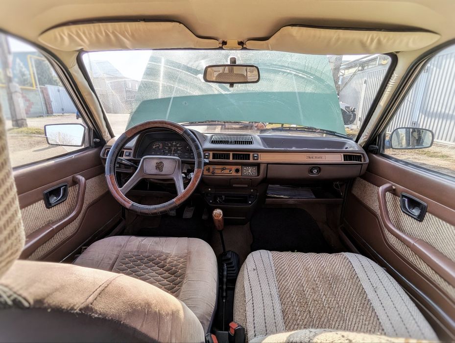 Peugeot 305 ретро