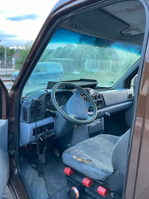 Vând auto platformă Mercedes!