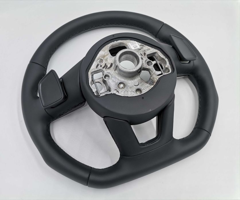 НОВ ОЕ Audi Черен Кожен Мулти Волан A1 GB A3 S3 8Y 82A419091AF