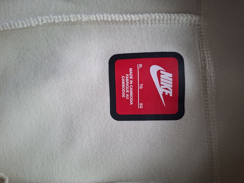 Оригинално долнище Nike Tech Fleece