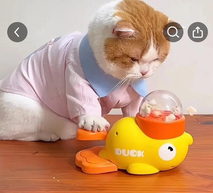 Игрушка-кормушка для кошек и собак