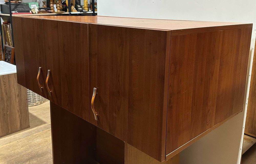 Dulap suprapozabil cu 3 usi; Dulap cu spatii de depozitare; Comoda